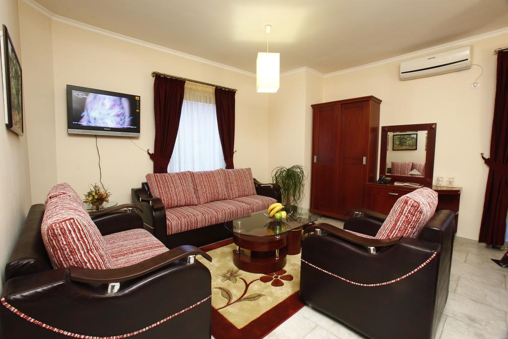 Hotel Luxor Suto Orizari Quarto foto