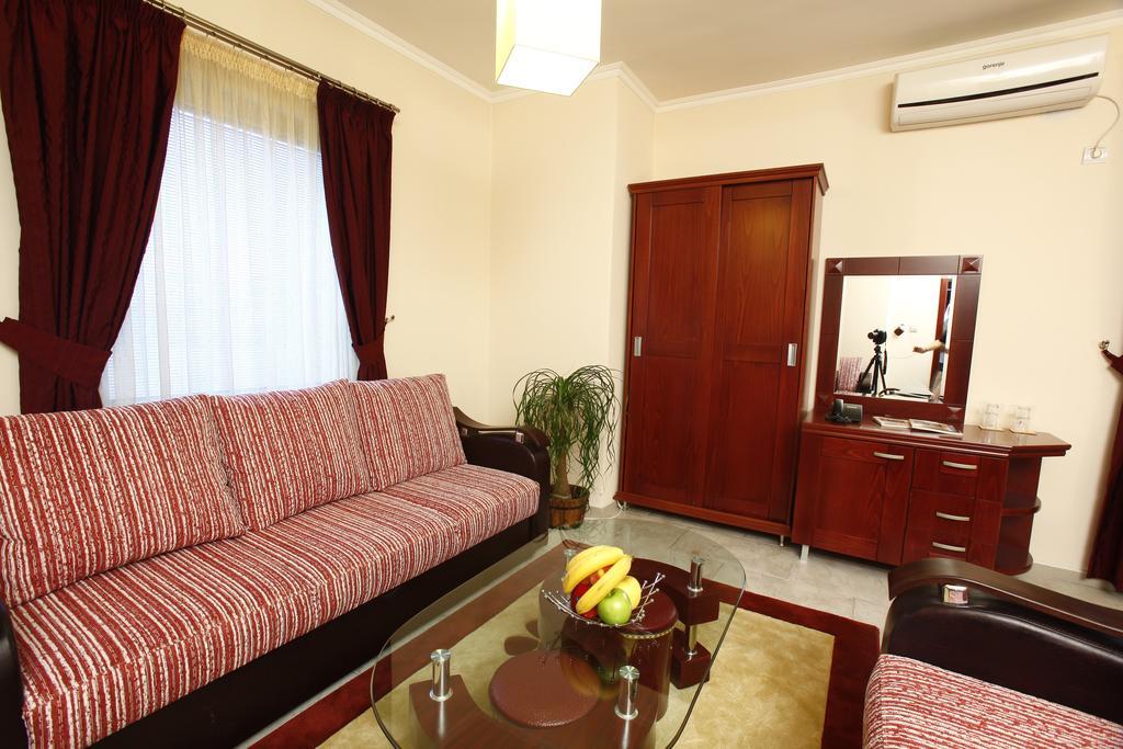 Hotel Luxor Suto Orizari Quarto foto