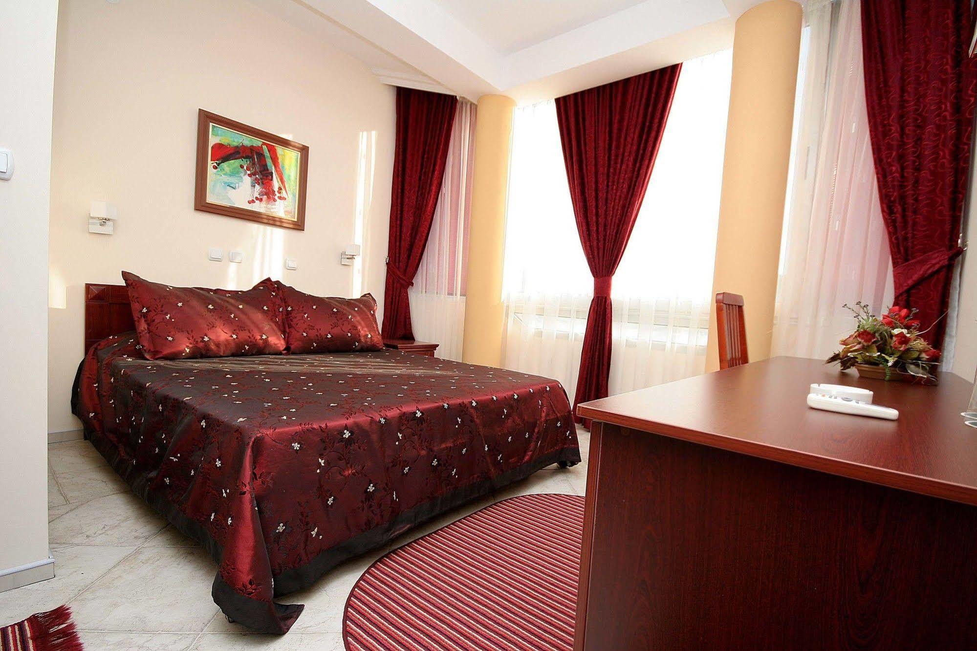 Hotel Luxor Suto Orizari Exterior foto