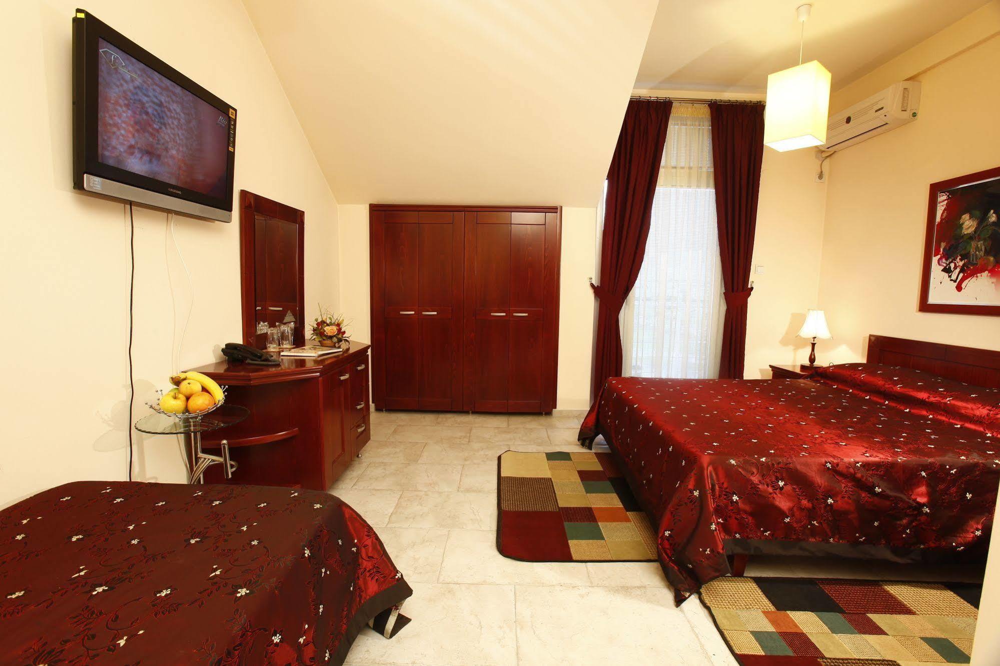 Hotel Luxor Suto Orizari Exterior foto